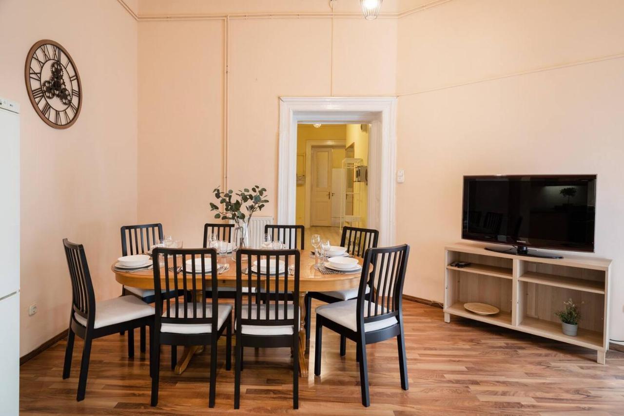 Central And Large Ac Home Away From Home Будапеща Екстериор снимка